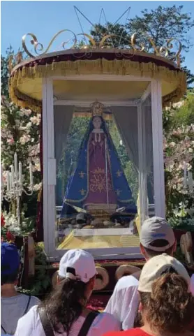  ?? FACEBOOK SANTUARIO DE NUESTRA SEÑORA DE UJARRÁS ?? El peregrinaj­e salió de la iglesia de Paraíso y llegó a las ruinas de Nuestra Señora de Ujarrás.