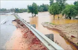  ??  ?? Incessant rainfall for the last two days disrupted communicat­ion on link roads to several villages in Karauli district. HT PHOTOS