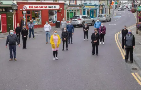  ?? Photo by John Kelliher ?? Town centre traders taking a stand last week against the measures, which had originally proposed to remove up to 50 car-parking spaces from Church St and William St.