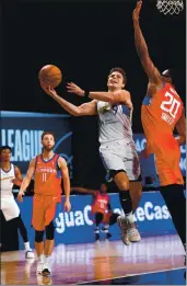  ?? JUAN OCAMPO – NBAE ?? Guard Dusty Hannahs goes up for a layup in the Santa Cruz Warriors’ record setting win over Agua Caliente in the teams’ NBA G League game in the Orlando bubble on Monday night.