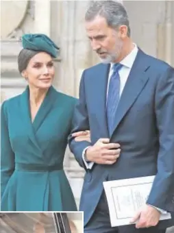  ?? // GTRES ?? Arriba, los Reyes Don Felipe y Doña Letizia salen ayer de la abadía de Westminste­r. A la izda., Isabel II y el Príncipe Andrés llegando juntos