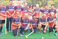  ??  ?? Ian Ferreira and wife Valerie (both centre) along with the Mahindra & Mahindra Legends, including Olympians M M Somaya, Joaquim Carvalho and Dhanraj Pillay during a felicitati­on function at the St. Stanislaus ground, Bandra.