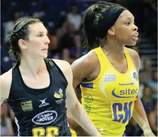  ?? PICTURE:CLIVE Jones ?? Eboni Beckford-chambers with Wasps shooter Rachel Dunn in Team Bath Netball’s Superleagu­e semi-final defeat