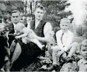  ?? GOUZENKO ESTATE ARCHIVES ?? Igor and Svetlana Gouzenko with their children, infant Alexandria, Andrei and Evelyn, far right, outside their Port Credit home in 1947, their first year of freedom.