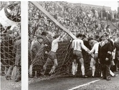  ?? FOTO: IMAGO/ ?? Am 3. April 1971 fiel bei Borussias Spiel gegen Werder Bremen ein Tor auf eine ganz besondere Weise.