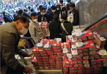  ?? VINCENT YU — THE ASSOCIATED PRESS ?? Citizens line up to buy face masks in Hong Kong in February. Fear of the spreading coronaviru­s has led to a global run on sales of face masks despite medical experts’ advice that most people who aren’t sick don’t need to wear them.