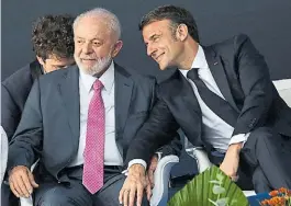  ?? AFP ?? Cubre. Los presidente de Brasil y Francia en la botadura.