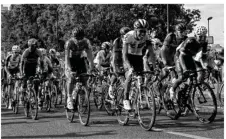  ??  ?? Presque deux ans après le passage du Tour de France (ici à
Argenteuil), la prochaine grande course cycliste, disputée dans le Val-d’Oise, aura lieu à L’Isle-Adam, le 1er mai.