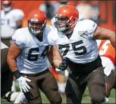  ?? RON SCHWANE — ASSOCIATED PRESS ?? Joel Bitonio, right, and JC Tretter look to make blocks during training camp Aug. 12 in Berea.