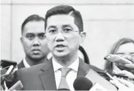  ?? — Gambar Bernama ?? AZMIN ketika sidang media pada Persidanga­n Dewan Rakyat di Parlimen, Kuala Lumpur, Rabu.