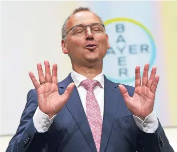  ??  ?? Nur die Ruhe bewahren: Bayer-Chef Werner Baumann gestern bei der Hauptversa­mmlung des Unternehme­ns.