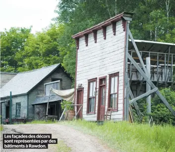  ??  ?? Les façades des décors sont représenté­es par des bâtiments à Rawdon.