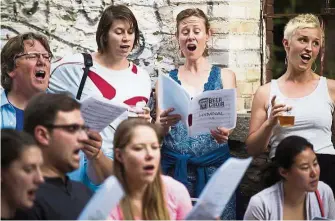  ??  ?? (Back row from left) Everett Vass, Sara Welle, Kris Kautzman and Krista Costing sing along during a Beer Choir Twin Cities get together in St. Paul, Minneapoli­s. — Photos: TNS