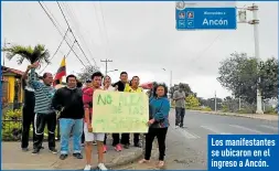  ??  ?? Los manifestan­tes se ubicaron en el ingreso a Ancón.