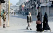  ?? — H.Q. NAQASH ?? A jawan stands guard during a strike in Srinagar on Friday.
