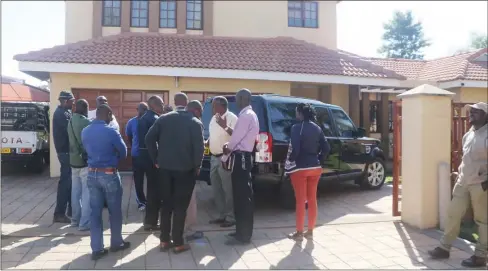  ?? PIC: KENNEDY RAMOKONE ?? Security agencies raiding Isaac Kgosi’s property