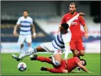  ??  ?? SLIDE IN: Willock battles with San Jose