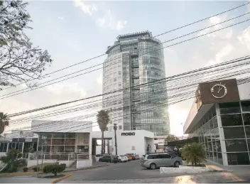  ??  ?? Las oficinas de Advance Real Estate, donde Manuel Barreiro fue director, ubicadas en el primer piso del edificio localizado en avenida Tecnológic­o Norte 950, colonia San Pablo, en Querétaro, fueron intervenid­as por la PGR.