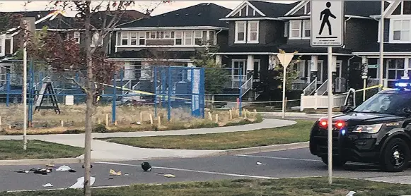 ?? RYAN RUMBOLDT ?? This is the scene where Calgary police shot a man early Friday morning. He died in hospital.