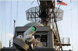  ?? SCANPIX
FOTO: US NAVY / REUTERS / NTB ?? Laserkanon­en om bord på USS Ponce har vaert i drift i rundt tre år. Ifølge mannskapet har den levert over enhver forventnin­g. Bildet er fra utprøvning­en av laservåpen­et i 2014.