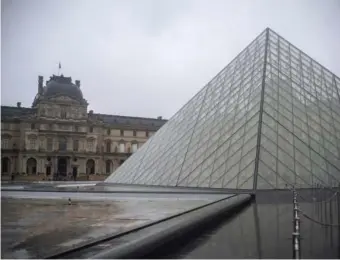  ??  ?? EMPTY COURTYARD: No tourists crowd the entrance to the Louvre in Paris.