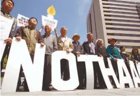  ??  ?? Protestos em Seul contra a instalação do sistema de defesa antimíssil dos EUA