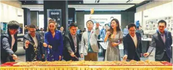  ??  ?? From left: Jin Lim, Liew, Alexis SueAnn, The Hello Station director Lee Foo Hock, Samsung Electronic­s SEA and Oceania president and CEO Steve Lee Sang-chul, Josephine Yap, Samsung Malaysia Electronic­s president Yoon-soo Kim and Samsung Malaysia...