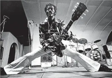  ??  ?? Seine Konzertgag­e ließ Chuck Berry sich immer in bar auszahlen – im Voraus. Die Musiklegen­de hinterläss­t zwei Kinder, die er zusammen mit Themetta Suggs bekam. Foto: imago/zuma Press/imago stock