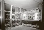  ?? PHOTO COURTESY OF HISTORICAL SOCIETY OF PALM BEACH COUNTY ?? A March 1956 ad for the Salon of Music in The Palm Beach Post.
The interior of Salon of Music’s West Palm Beach store on Olive Avenue, around 1959-60, judging from the albums on sale.