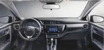  ?? | TOYOTA ?? Incluye un sistema de audio con conectivid­ad Bluetooth, entradas Mini Jack y USB así como sistema de navegación, Smart Key y cámara de visión trasera.