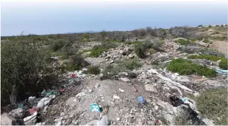  ?? ?? Building rubble and refuse in the riverbed.