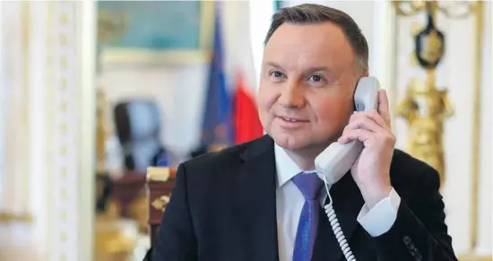  ?? FOTO: KANCELÁŘ PREZIDENTA ?? Haló? U telefonu polský prezident Andrzej Duda.