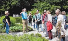  ?? FOTO: PRIVAT ?? Der Kneipp-Verein Ellwangen unternimmt regelmäßig etwas wie zum Beispiel einen Tagesausfl­ug nach Bad Wörishofen mit Kräuterfüh­rung.