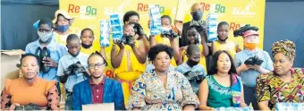  ?? ?? Councillor­s and speaker Wilhemina Modiba with teachers and learners from Siloe School for the Blind with the donated shoes.