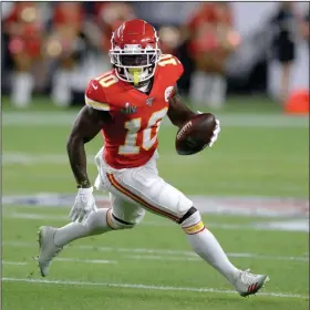  ?? (AP/Chris O’Meara) ?? Kansas City Chiefs wide receiver Tyreek Hill delivered box lunches to nurses at St. Luke’s Hospital in Kansas City, Mo., last week. Hill, whose mother is a nurse, said he wanted to find a way to give back during the coronaviru­s pandemic.