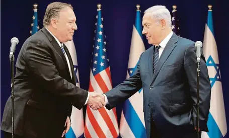  ?? FOTO REUTERS ?? Zůstáváme s vámi. Ministr zahraničí USA Mike Pompeo (vlevo) včera jednal v Jeruzalémě s izraelským premiérem Benjaminem Netanjahue­m.