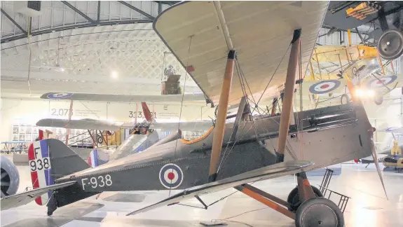  ??  ?? > The SE5 (above and top left) and the Haynes manual that celebrates the 100th anniversar­y of the First World War aircraft