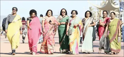  ?? PICTURES: LEON LESTRADE / AFRICA NEWS AGENCY / ANA ?? A group of women having a blast during the sari stroll.