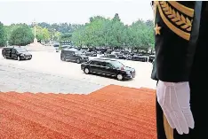  ?? FOTO: IMAGO/VLADIMIR SMIRNOV ?? Roter Teppich: Russlands Machthaber Wladimir Putin erlebt in Peking die stark gewachsene Macht Chinas.