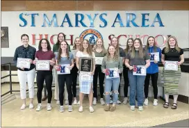  ?? Photo submitted ?? Members of the St. Marys Area Lady Dutch basketball team are shown with their letters and the District 9 League championsh­ip plaque.
