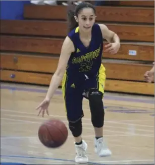  ?? PHOTO ?? Southwest High’s Gisselle Chaney prepares to make a drive to the basket against the Spartans on Tuesday night. KARINA LOPEZ