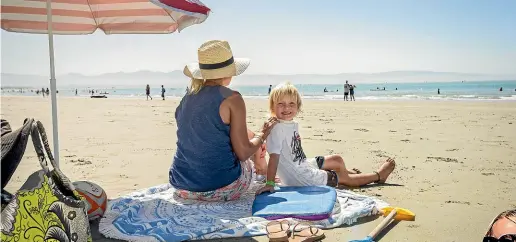  ?? VIRGINIA WOOLF/ STUFF ?? Nikki Gouws and her son Jake, 5, making the most of Tahunanui Beach, Nelson.