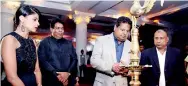  ??  ?? Ideal Group Chairman Nalin Welgama lights the oil lamp to inaugurate Club Mahindra in Sri Lanka