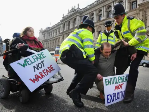  ?? (PA) ?? Police remove disabled protesters who are demonstrat­ing about Government welfare policy and provision