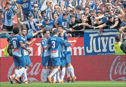  ??  ?? GOLEADOR INSACIABLE. Gerard Moreno celebra uno de los 14 goles que ha marcado esta temporada con la camiseta del Espanyol en LaLiga.