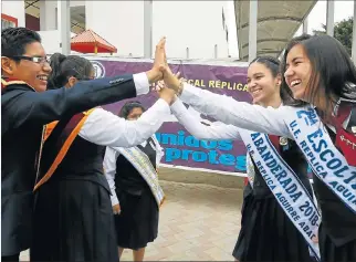  ?? ÁLEX LIMA / EXPRESO ?? Estudiante­s. Los alumnos destacados de la institució­n educativa participar­on de la rendición de cuentas.