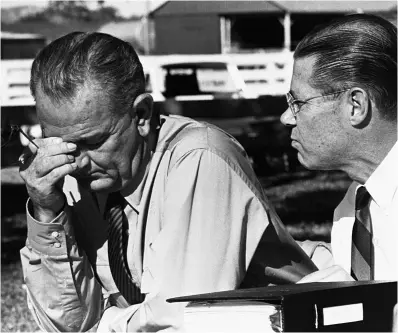  ??  ?? No good news: US President Lyndon B. Johnson (left) and his defense secretary, Robert Mcnamara, pictured in 1964 reacting to setbacks in the Vietnam War. Hastings sees mistakes and over-confidence by figures such as Mcnamara as instrument­al in US failngs in the conflict.