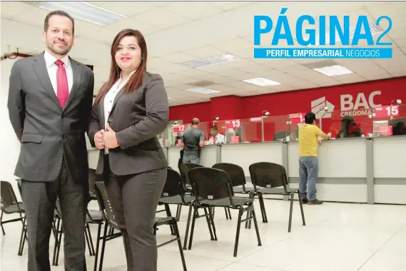  ??  ?? Adolfo Haug, gerente de Banca Pyme BAC Credomatic y Carmen Peñate, supervisor­a Desarrollo Empresaria­l BAC Credomatic. Gerson Vargas/La República