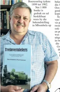  ??  ?? Dr. Tian Schutte met sy jongste publikasie, Treinverni­elers.