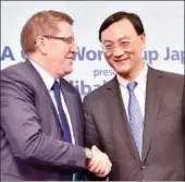  ?? AFP ?? FIFA Marketing Director Thierry Weil (L) shakes hands with Zhang Dazhong after discussing a possible sponsorshi­p deal.